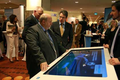 Rainer Kalmund am Touch Table